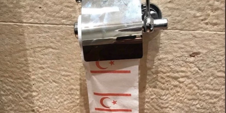 Χαρτί υγείας με σημαία του ψευδοκράτους προκαλεί αντιδράσεις